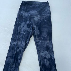 RARE - super high rise lululemon leggings size 6